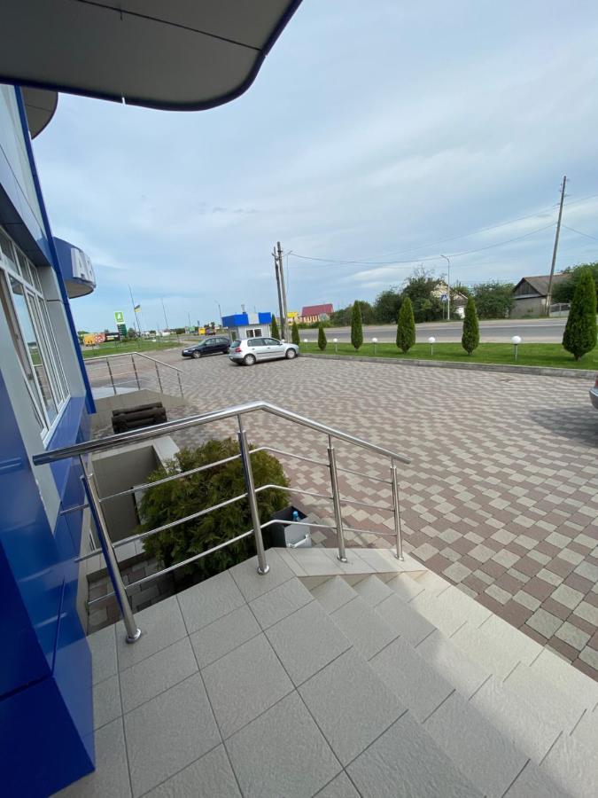 Motel Sarny  エクステリア 写真
